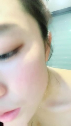 可爱的巨乳女主播，太骚了，全裸自慰，卫生间热舞，和月老掉线太配了 截图14