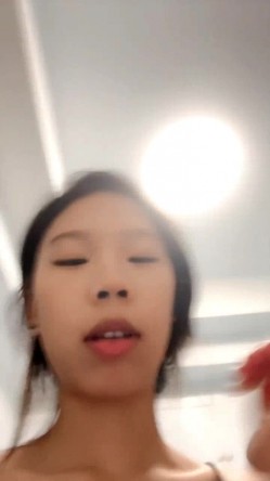 贫乳小骚货露脸穿着丝袜高跟被纹身小哥爆草玩弄，乖巧听话口交足交大鸡巴，撅着屁股让小哥放肆抽插浪叫不止 截图9