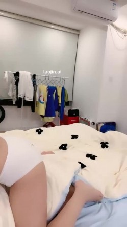 真实良家人妻，【欲求不满小少妇】，颇有几分姿色的小少妇，四小时家里被操三次，干得想尿尿了！ 截图2