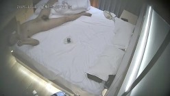 酒店偷拍年轻小伙把女友的逼逼擦干净狂舔后各种体位疯狂撞击干完不忘给逼逼拍照 截图9