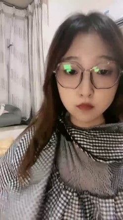 眼镜大奶小骚货！丰满身材大肥臀！开档肉丝翘屁股求操，掰穴假屌抽插，娇喘呻吟骚话不断 截图2