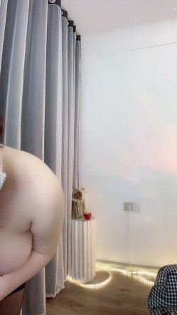 新人H巨乳女神【致命舒芙蕾】下海福利，奶罩都包不住~狂甩大波~电臀~超高颜值极品炮架 截图5