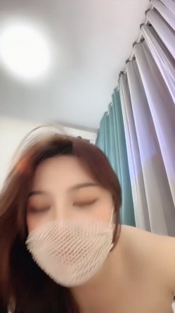 新人H巨乳女神【致命舒芙蕾】下海福利，奶罩都包不住~狂甩大波~电臀~超高颜值极品炮架 截图14
