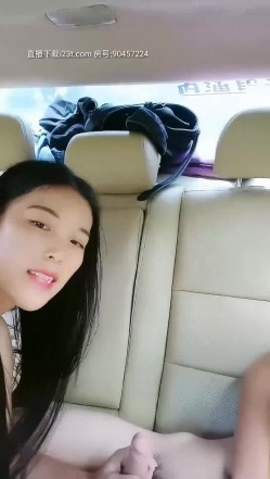 【巅疯小姐姐】小情侣开车到野外，小树林里露出，车震无套内射，白臀粉穴，别有一番韵味 截图9