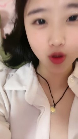 每天必撸女神！【漂亮甜馨】，大学生放假期间，赚点儿外快，粉嘟嘟美乳，小逼逼阴毛浓密水汪汪 截图1