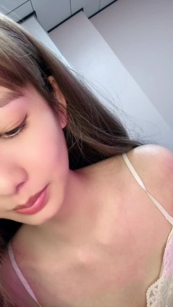 这才是真正的校花，【广州大学生】明星来了~甘拜下风，清纯指数极高，羞涩腼腆，高抬玉腿小穴水汪汪超诱人 截图11