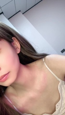这才是真正的校花，【广州大学生】明星来了~甘拜下风，清纯指数极高，羞涩腼腆，高抬玉腿小穴水汪汪超诱人 截图16