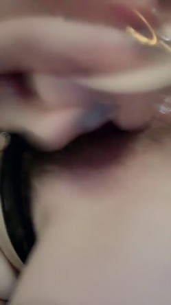 【女神 妙妙】 完美尤物正常播的时候给人一种明星贵妇的感觉，大秀的时候又让人眼前一亮好淫荡啊，超级反差 截图3