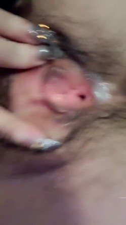 【女神 妙妙】 完美尤物正常播的时候给人一种明星贵妇的感觉，大秀的时候又让人眼前一亮好淫荡啊，超级反差 截图15
