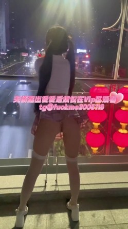 颜值女神【晴宝】被多位金主包养泄密,第一弹 年度最骚的第一梯队女主 完美露脸 截图1