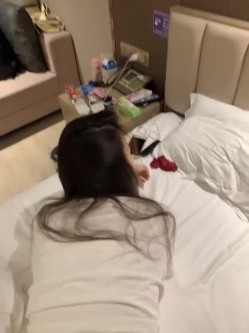 全网稀缺资源 ️最新高端淫妻私密群内部福利Vol.24 玩虐露脸豪乳女神 调教母狗篇 截图14