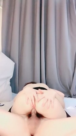 【性爱核弹 ️尽情玩弄】极品眼镜妹『诗诗』玩操5小时后终于射给了她 穿着JK制服爆裂黑丝啪啪 口爆内射 边操边喷 截图11