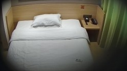 精品酒店偷拍 ️潮流穿搭小仙女被男友连干三次男友貌似新手很敏感每次干的时间都不长 截图2