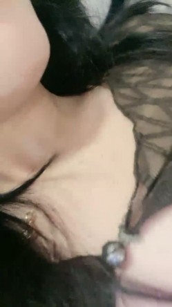 极品尤物车模下海！在床上超级骚！性感吊带丝袜美腿，特殊视角爆操骚穴，骑乘位上下猛砸 截图2