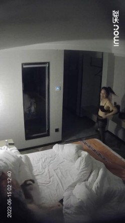 乐橙酒店摄像头偷拍情侣热血享受退房前的最后片刻春宵 截图5