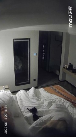 乐橙酒店摄像头偷拍情侣热血享受退房前的最后片刻春宵 截图7
