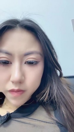 模特御姐【小咪妹妹】跟闺蜜KTV互扯 草地推倒无套口爆 截图2
