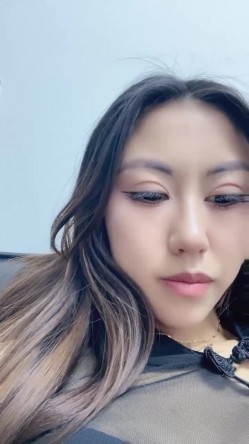 模特御姐【小咪妹妹】跟闺蜜KTV互扯 草地推倒无套口爆 截图4