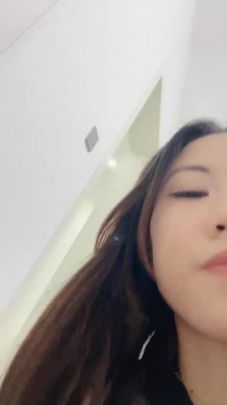 模特御姐【小咪妹妹】跟闺蜜KTV互扯 草地推倒无套口爆 截图6