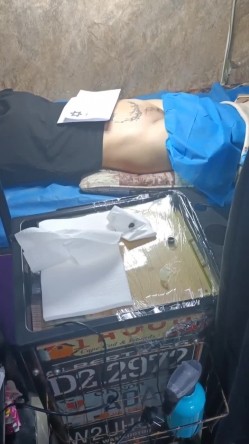 《贵在真实反差淫妻》顶级绿帽刷锅狠人，私密交流群东北夫妻淫乱群交内容曝光，商场户外超市露出3P野战相当开放 截图2