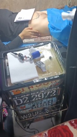 《贵在真实反差淫妻》顶级绿帽刷锅狠人，私密交流群东北夫妻淫乱群交内容曝光，商场户外超市露出3P野战相当开放 截图4