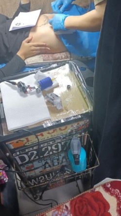 《贵在真实反差淫妻》顶级绿帽刷锅狠人，私密交流群东北夫妻淫乱群交内容曝光，商场户外超市露出3P野战相当开放 截图8