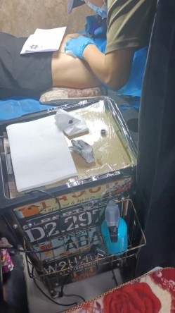 《贵在真实反差淫妻》顶级绿帽刷锅狠人，私密交流群东北夫妻淫乱群交内容曝光，商场户外超市露出3P野战相当开放 截图11