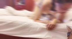 超顶淫妻博主，【琼久】，跟其他单男3P，绿帽男在旁边看别人干自己的老婆，好淫荡的画面 截图8