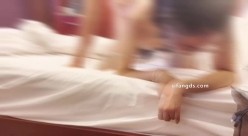超顶淫妻博主，【琼久】，跟其他单男3P，绿帽男在旁边看别人干自己的老婆，好淫荡的画面 截图11