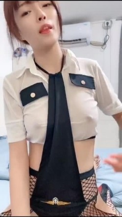 女孩：你都变硬了，我想你舔我，好不好，看我的乳头都不硬了。娇羞羞的样子真惹人爱！ 截图9