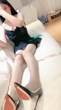 【纯情美少女】G奶御姐 巨乳翘臀 丝袜美腿 道具狂震 无套操到喷水 截图3