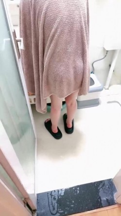 【纯情美少女】G奶御姐 巨乳翘臀 丝袜美腿 道具狂震 无套操到喷水 截图11