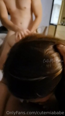 性感尤物女神『cutemiababe』淫乱盛宴，风情万种的反差女神清纯唯美的脸蛋，实则内心空虚淫荡不堪 截图15