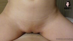 某股份公司小前台，眼镜反差美女【媛媛超FC】门槛福利，各种露脸性爱，女上位腰部扭的特别有力 截图8