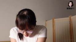 某股份公司小前台，眼镜反差美女【媛媛超FC】门槛福利，各种露脸性爱，女上位腰部扭的特别有力 截图9