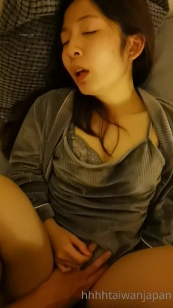 推特温柔贤惠型娇妻mumi私拍第二季，表里不一大玩性爱调教露出道具紫薇纯小母狗 截图4