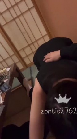 母狗调教师【泽塔控】滴蜡封逼 双洞跳蛋 两只母狗 双倍快乐！惩罚完狠狠的艹一顿 直接拽到床角 扯着绳子狠狠的后入内射 截图11