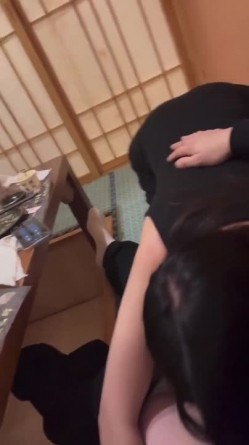 母狗调教师【泽塔控】滴蜡封逼 双洞跳蛋 两只母狗 双倍快乐！惩罚完狠狠的艹一顿 直接拽到床角 扯着绳子狠狠的后入内射 截图14