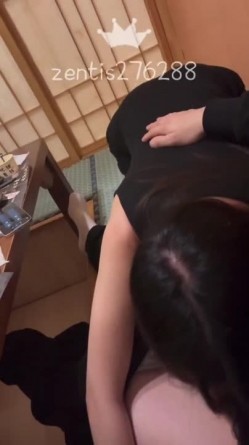 母狗调教师【泽塔控】滴蜡封逼 双洞跳蛋 两只母狗 双倍快乐！惩罚完狠狠的艹一顿 直接拽到床角 扯着绳子狠狠的后入内射 截图15