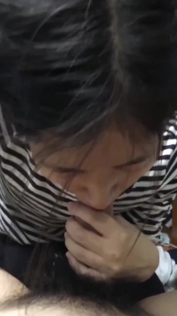 极品反差婊 高颜值纯素颜超会口交吃鸡，大屌让她爱不释手，技术娴熟疯狂口交，最后口爆吞精，清理干净大鸡巴！ 截图16
