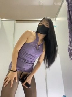 反差黑丝骚学姐【Asia-Lynn】户外公共场所~厕所饭店各种发骚~喷水抽搐 截图3