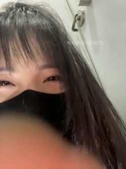 反差黑丝骚学姐【Asia-Lynn】户外公共场所~厕所饭店各种发骚~喷水抽搐 截图16