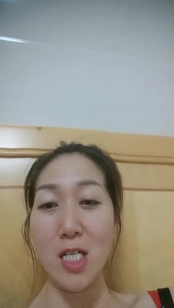 偷情的小少妇全程露脸好骚啊在家约啪小哥，口交大鸡巴在地板上换上黑丝高跟各种体位激情爆草，骚逼特写刺激 截图10