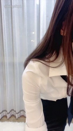 骨感御姐 职业OL装【像少女的少妇】完美身材 大奶美腿翘臀 裸舞 道具自慰 爽的很 截图1