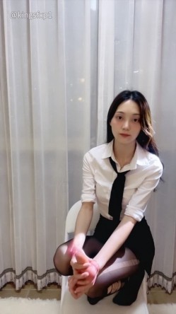 骨感御姐 职业OL装【像少女的少妇】完美身材 大奶美腿翘臀 裸舞 道具自慰 爽的很 截图2