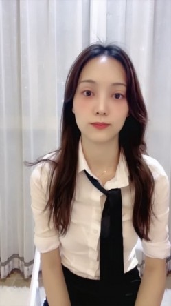 骨感御姐 职业OL装【像少女的少妇】完美身材 大奶美腿翘臀 裸舞 道具自慰 爽的很 截图3