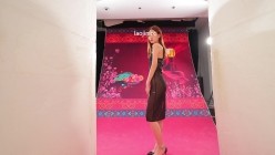 【国模大尺度4K私拍】，黄甫女神，【涵宇】，极品空姐大尺度，甜美高挑美穴掰开特写 截图3