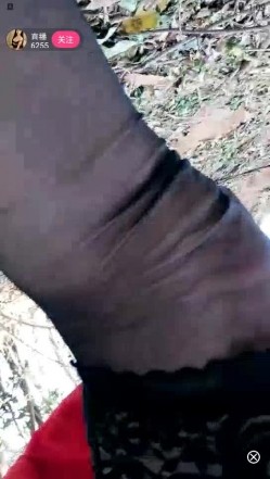 童颜巨乳-小树林啪啪：我以前被强奸过，马上到户外啪啪了，我是学校的波霸，我是家族遗传，啊啊啊肛交好疼，水好多，喷了30秒！ 截图3