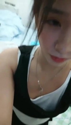 极品高颜冷艳御姐，反差小妈感女主播「金刚护撸娃」「小奶猫」密码房激情淫语撩骚，和姐妹下海大秀，互舔互口 截图6