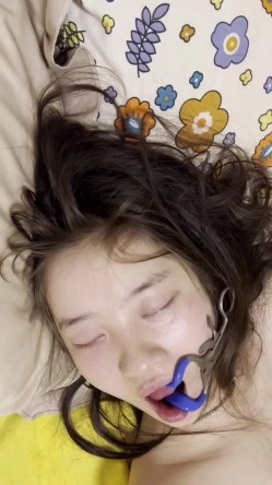 高冷女神被同班小伙多次套路MJ丝袜 道具 制服各种玩弄 截图9
